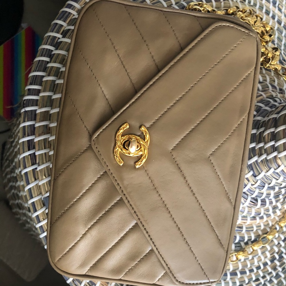 Chanel camera bag add. Photos